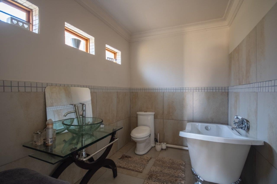 5 Bedroom Property for Sale in Birdwood Estate North West